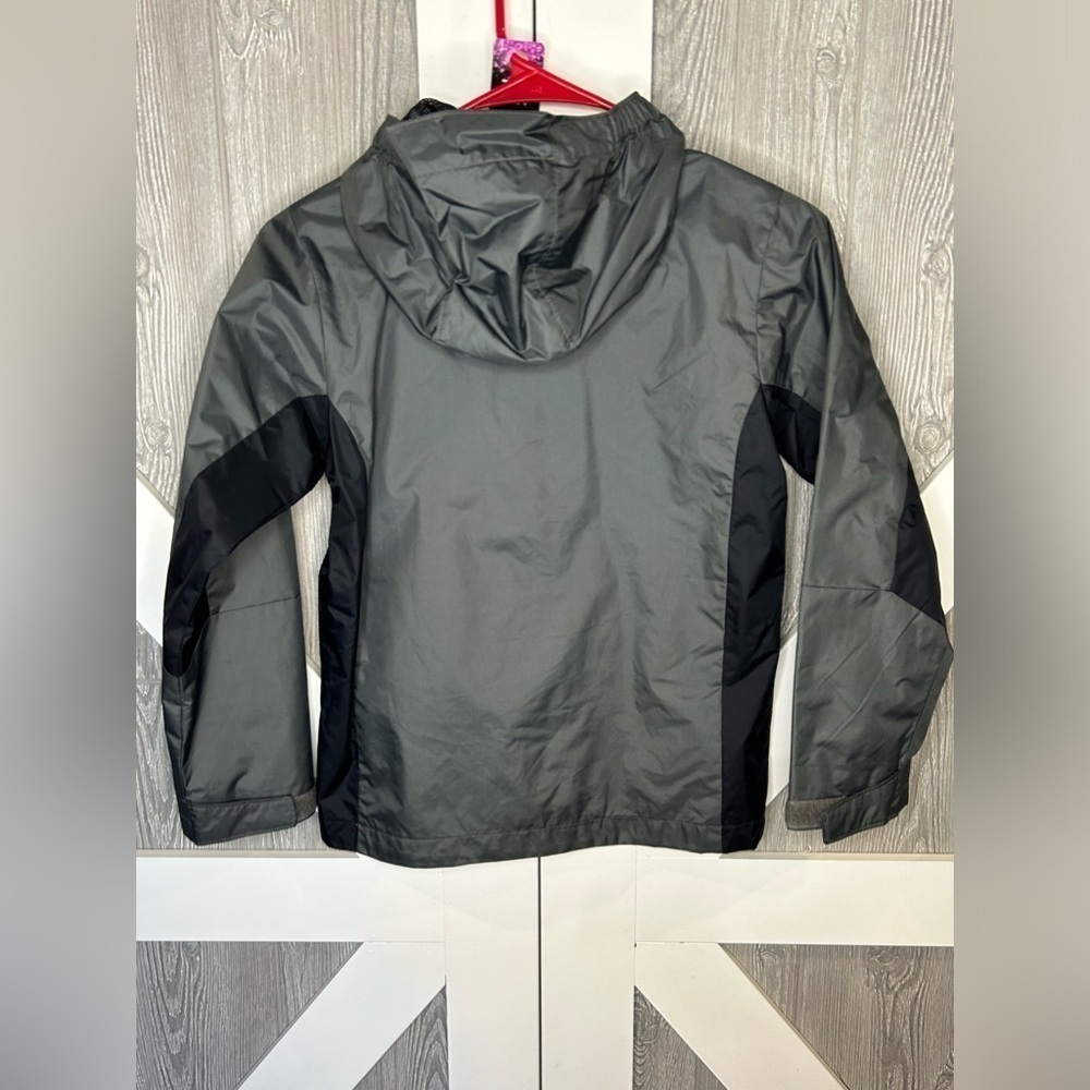 175. Columbia Black & Gray Boys Windbreaker size 8 (boy) - Picture 2 of 4